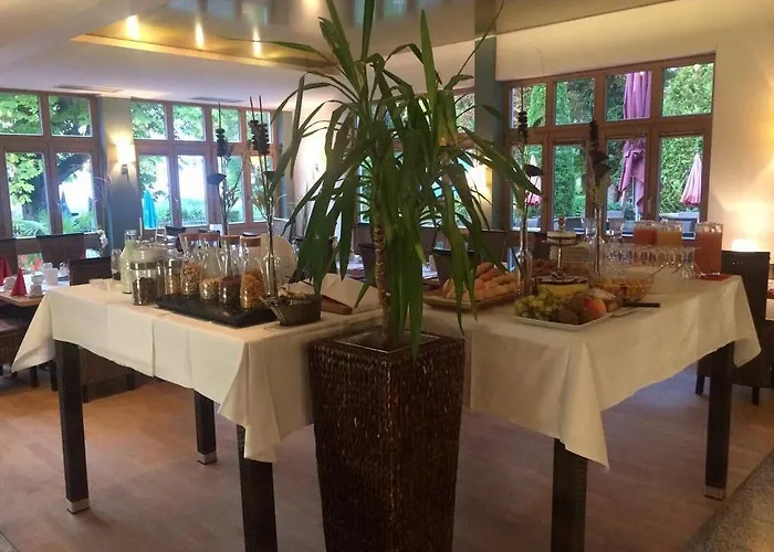 Sopherl Am - Fruehstueck Auf Der Seeterrasse, Sehr Ruhig Und Wunderschoen Am See, 3 Minuten Nach Oberpfaffenhofen, Viele Radtouren, Restaurants & Cafes In Der Umgebung 3* Weßling