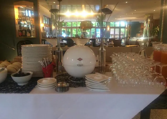 Hotel Sopherl Am - Fruehstueck Auf Der Seeterrasse, Sehr Ruhig Und Wunderschoen Am See, 3 Minuten Nach Oberpfaffenhofen, Viele Radtouren, Restaurants & Cafes In Der Umgebung 3*