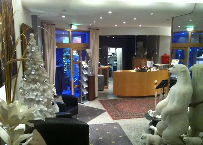 Hotel Sopherl Am - Fruehstueck Auf Der Seeterrasse, Sehr Ruhig Und Wunderschoen Am See, 3 Minuten Nach Oberpfaffenhofen, Viele Radtouren, Restaurants & Cafes In Der Umgebung