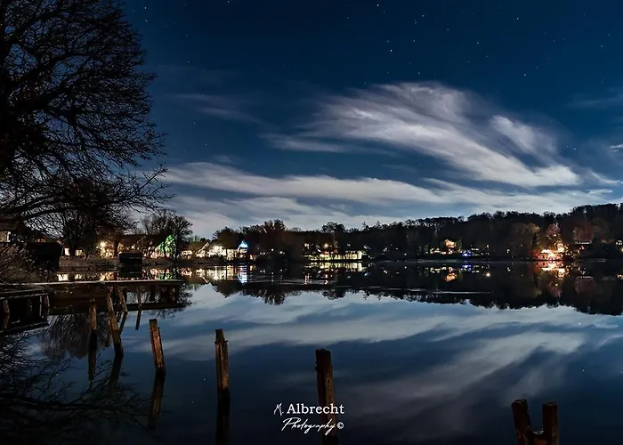 Hotel Sopherl Am - Fruehstueck Auf Der Seeterrasse, Sehr Ruhig Und Wunderschoen Am See, 3 Minuten Nach Oberpfaffenhofen, Viele Radtouren, Restaurants & Cafes In Der Umgebung 3*