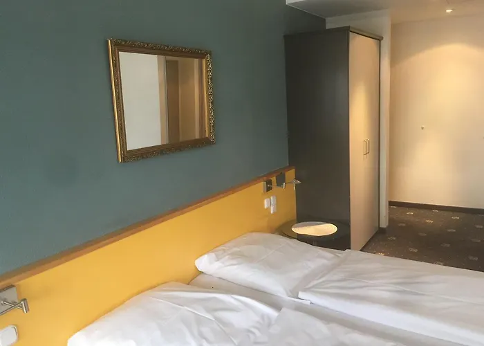 מלון Sopherl Am - Fruehstueck Auf Der Seeterrasse, Sehr Ruhig Und Wunderschoen Am See, 3 Minuten Nach Oberpfaffenhofen, Viele Radtouren, Restaurants & Cafes In Der Umgebung