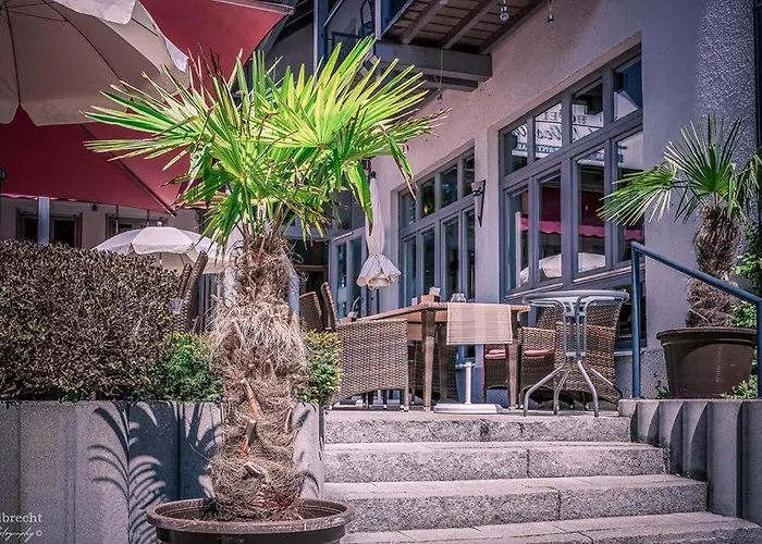 Hotel Sopherl Am - Fruehstueck Auf Der Seeterrasse, Sehr Ruhig Und Wunderschoen Am See, 3 Minuten Nach Oberpfaffenhofen, Viele Radtouren, Restaurants & Cafes In Der Umgebung