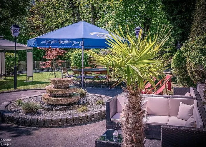 Sopherl Am - Fruehstueck Auf Der Seeterrasse, Sehr Ruhig Und Wunderschoen Am See, 3 Minuten Nach Oberpfaffenhofen, Viele Radtouren, Restaurants & Cafes In Der Umgebung 3*