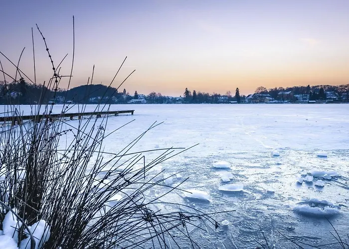 Sopherl Am - Fruehstueck Auf Der Seeterrasse, Sehr Ruhig Und Wunderschoen Am See, 3 Minuten Nach Oberpfaffenhofen, Viele Radtouren, Restaurants & Cafes In Der Umgebung Hotel Wessling