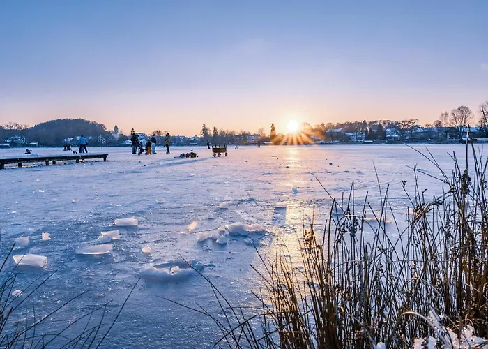 Sopherl Am - Fruehstueck Auf Der Seeterrasse, Sehr Ruhig Und Wunderschoen Am See, 3 Minuten Nach Oberpfaffenhofen, Viele Radtouren, Restaurants & Cafes In Der Umgebung 3* Wessling